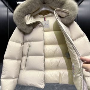 Moncler Laichefur hooded short down jacket. Filled with goose down. Oversized fur collar.
